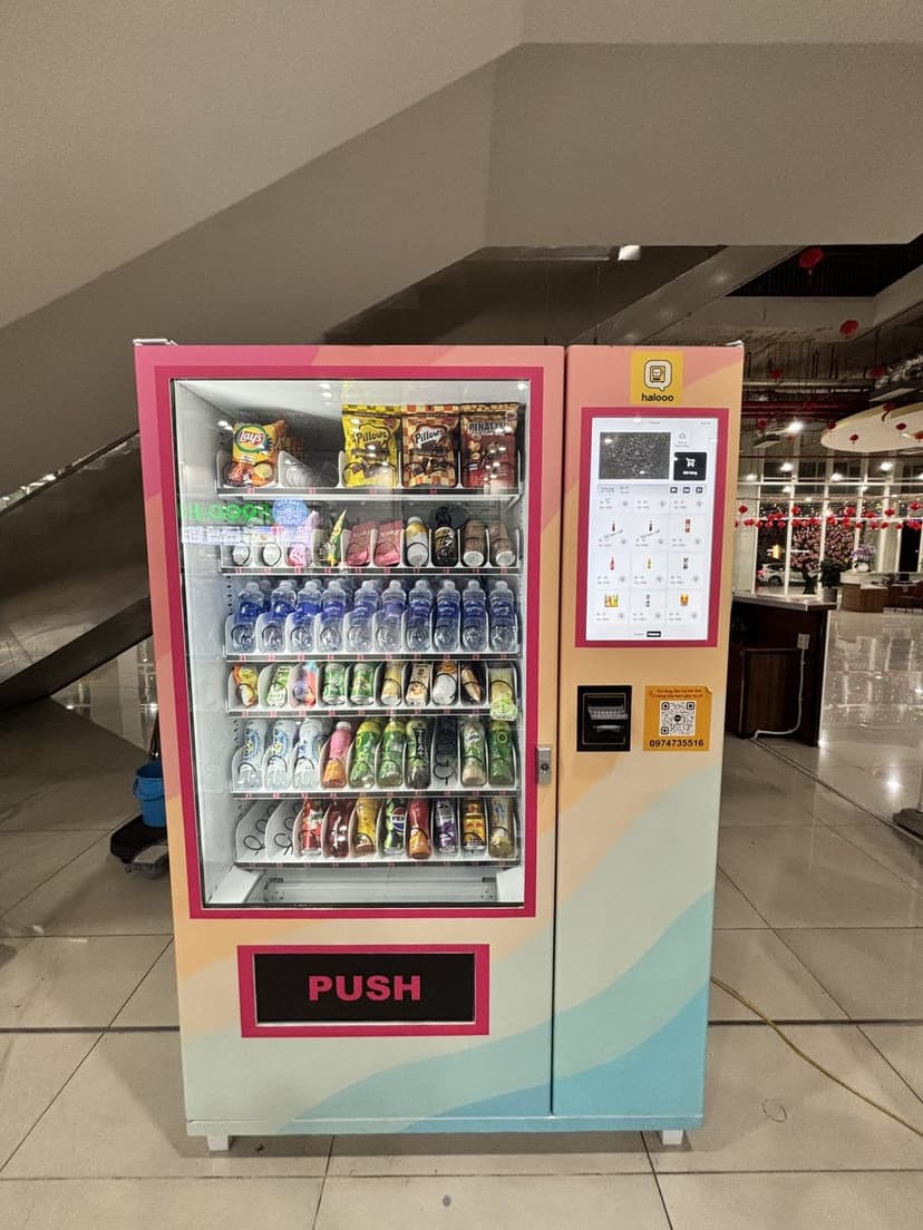 Máy bán hàng tự động Halooo Vending lắp đặt tại Sảnh tòa nhà, khách sạn